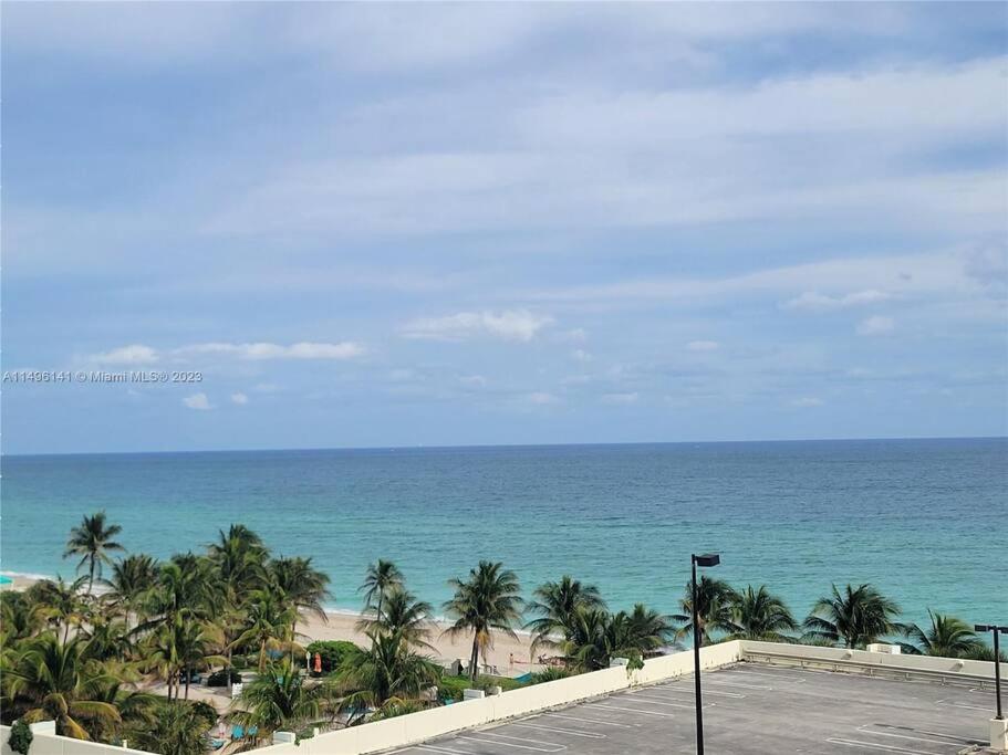 The Nest On Hollywood Beach PLS BE AWARE THAT I CANNOT RESPOND TO REQUESTS UNTIL BOOKING IS CONFIRMED u can contact chaimtenzer g com photo 3