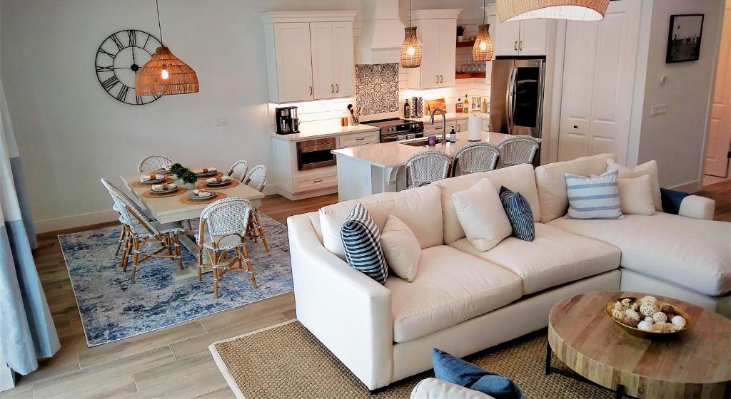 BRAND NEW - 4BD3BTH - Lely Resort - Heated Pool - Players Club Included - Min 2 Week Stay photo 1