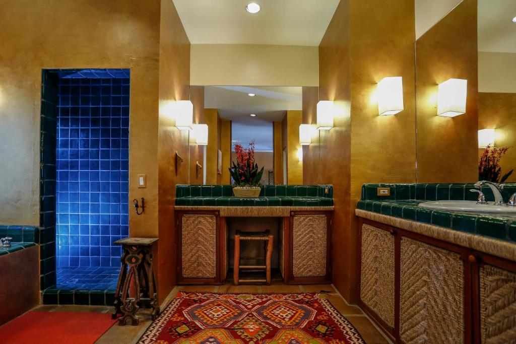 Villa Vida Cabo - Authentic Spacious Ocean View Near Beach & Town - Tap to explore photos