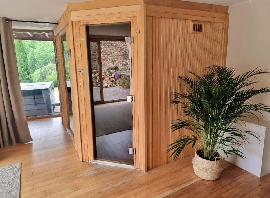 Dépendance du château avec jacuzzi privé photo 3