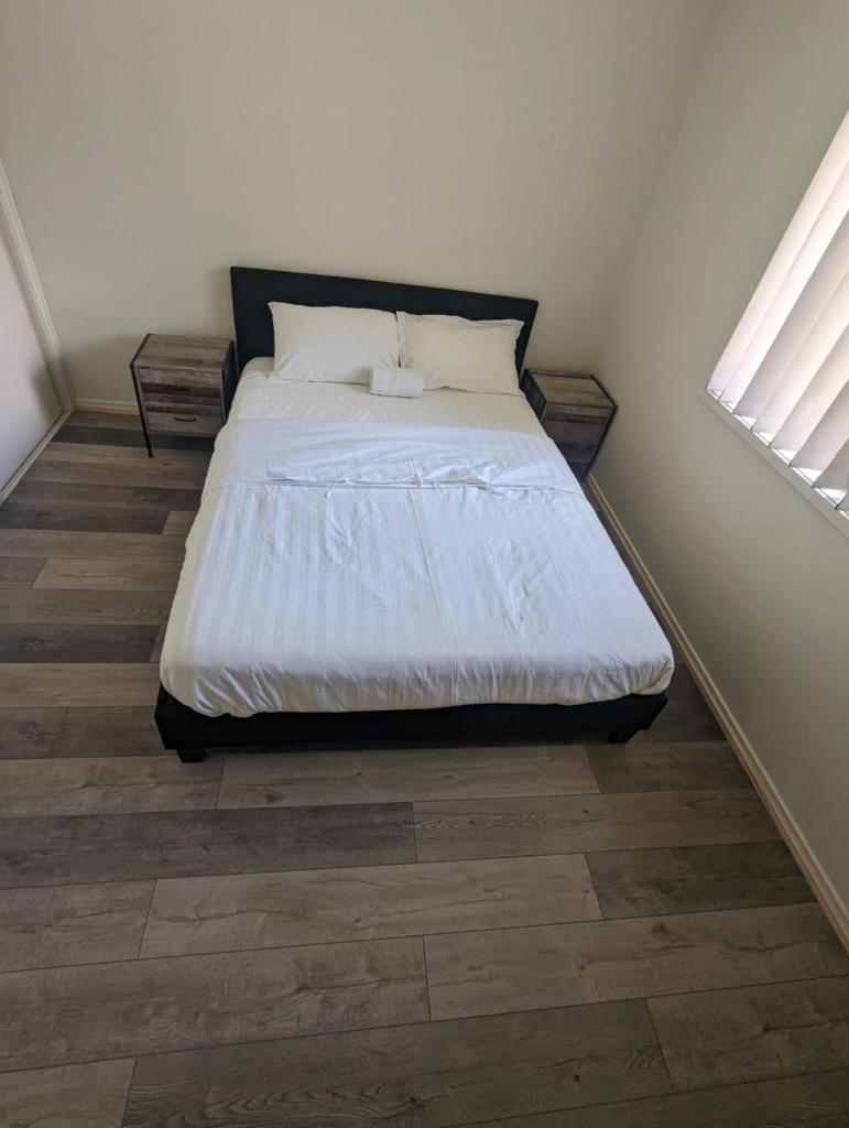 Gladstone Entire House 4 Beds 2 Baths Air-conditioned in City photo 4