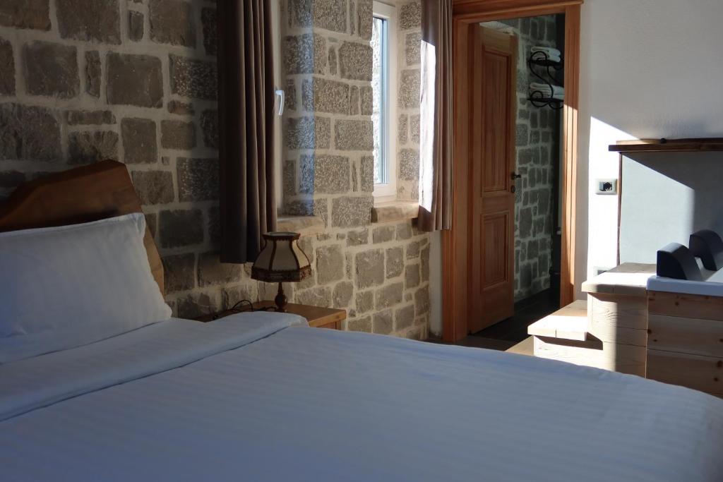 Stone Villas Voskopoja photo 4