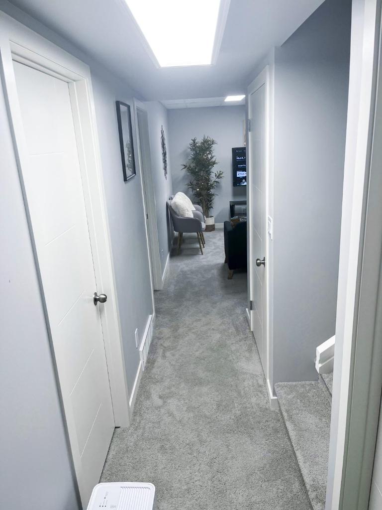Stylish Basement Suite with Modern Comforts photo 3