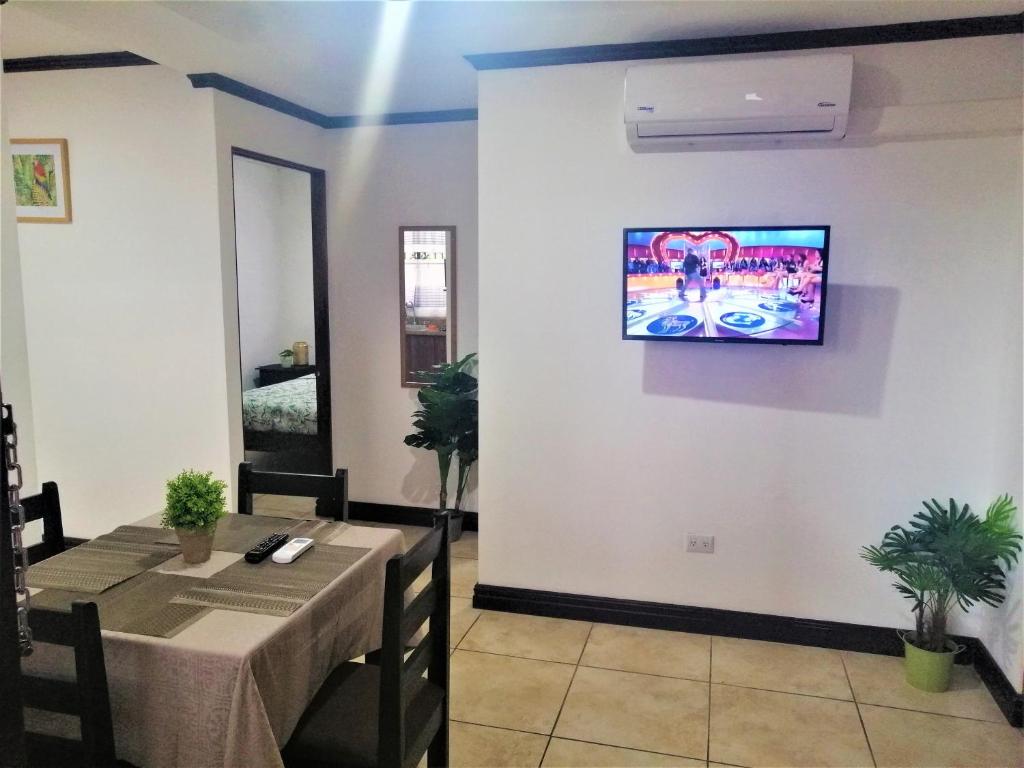 Kubo Home 4 Bedrooms 5 mins SJO Airport photo 3