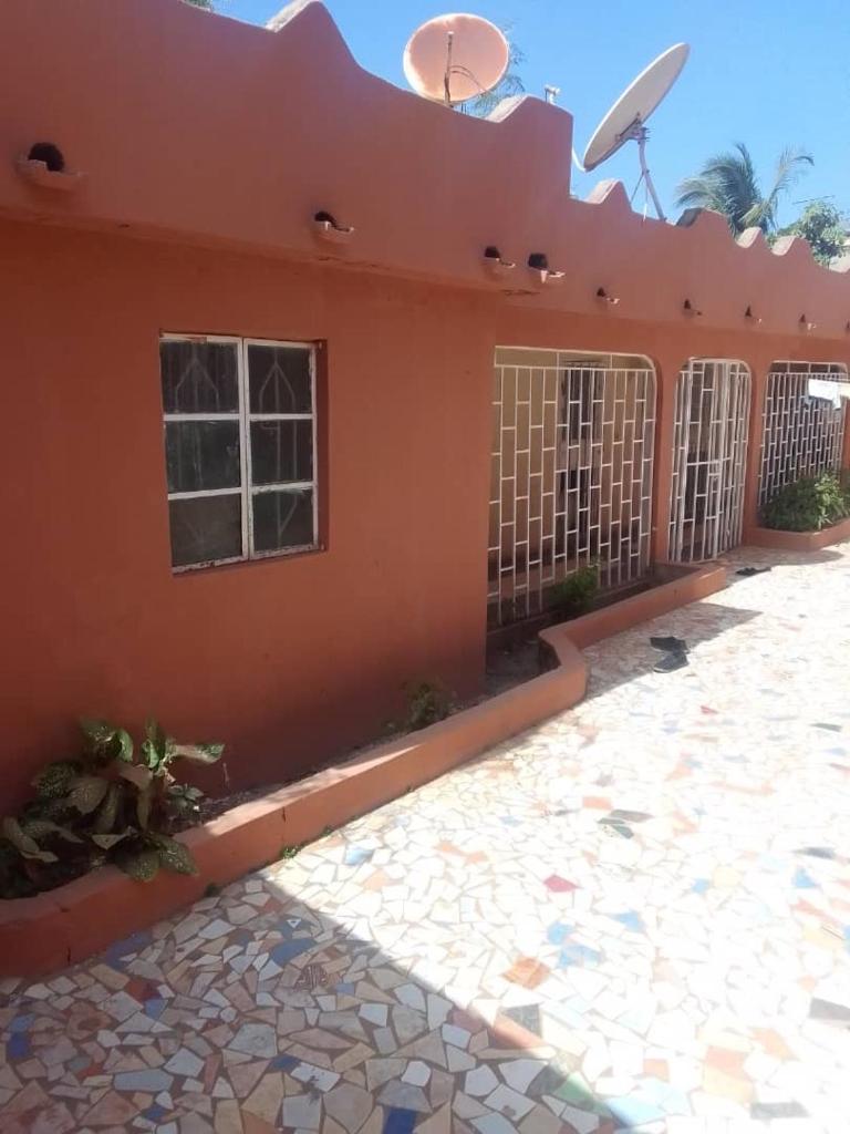 Beautiful 5 Bedroom Senegambia photo 1