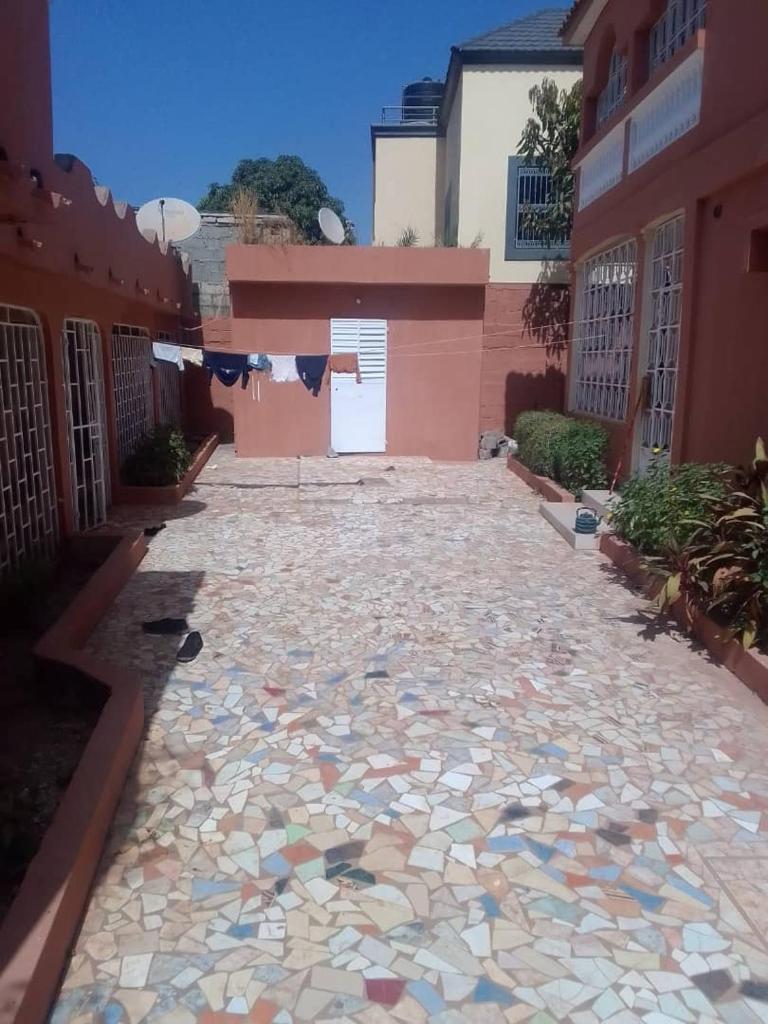 Beautiful 5 Bedroom Senegambia photo 2