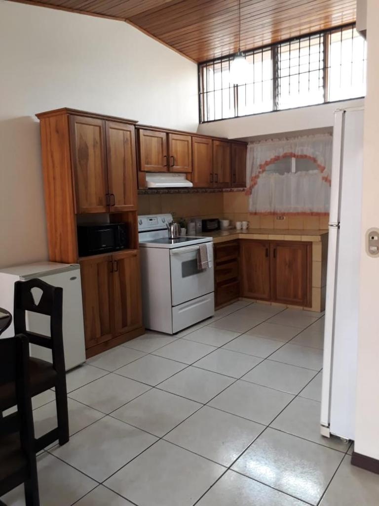 Kubo Home 4 Bedrooms 5 mins SJO Airport photo 2