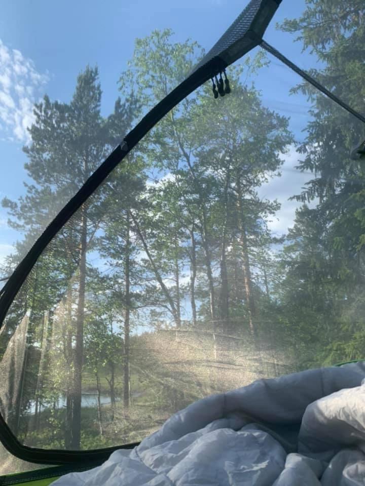 Svevetelt på privat holme photo 3
