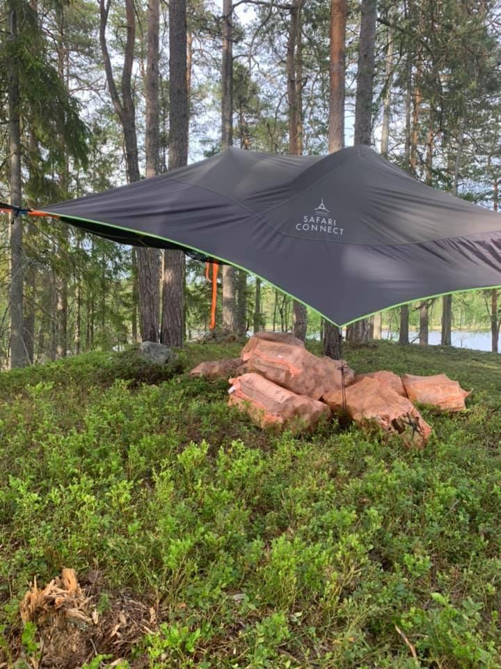 Svevetelt på privat holme photo 4