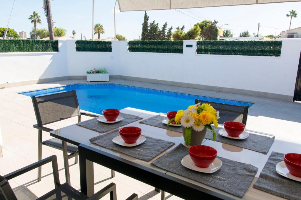 CASA SOLEADA. Intimidad, piscina y mucho sol. photo 2