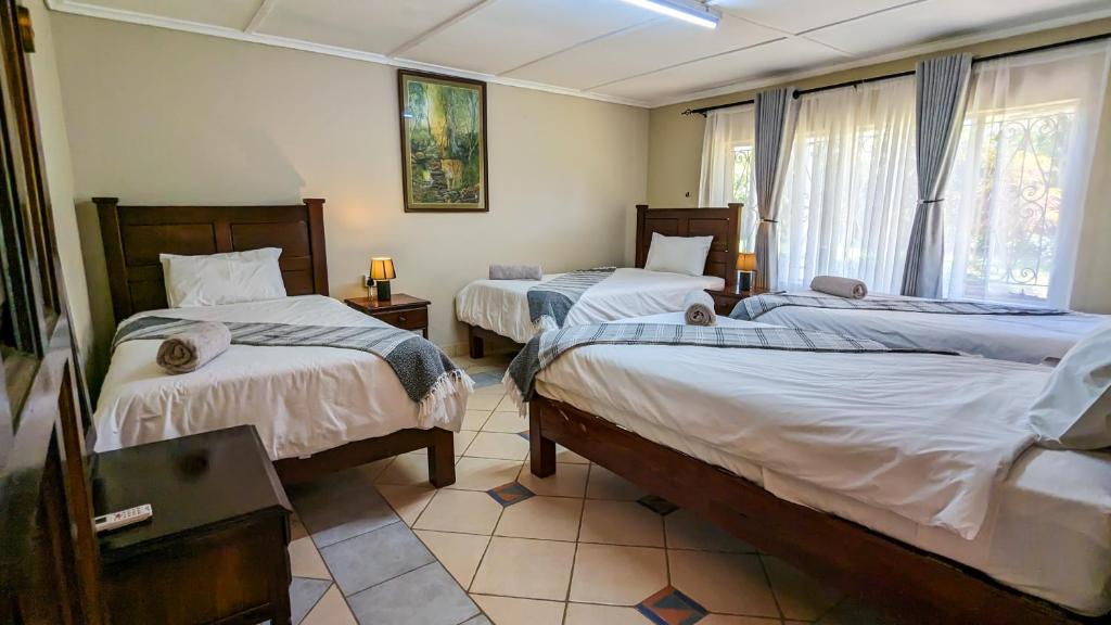 Room in Villa - Zambezi Family Lodge - Leopard Room photo 1