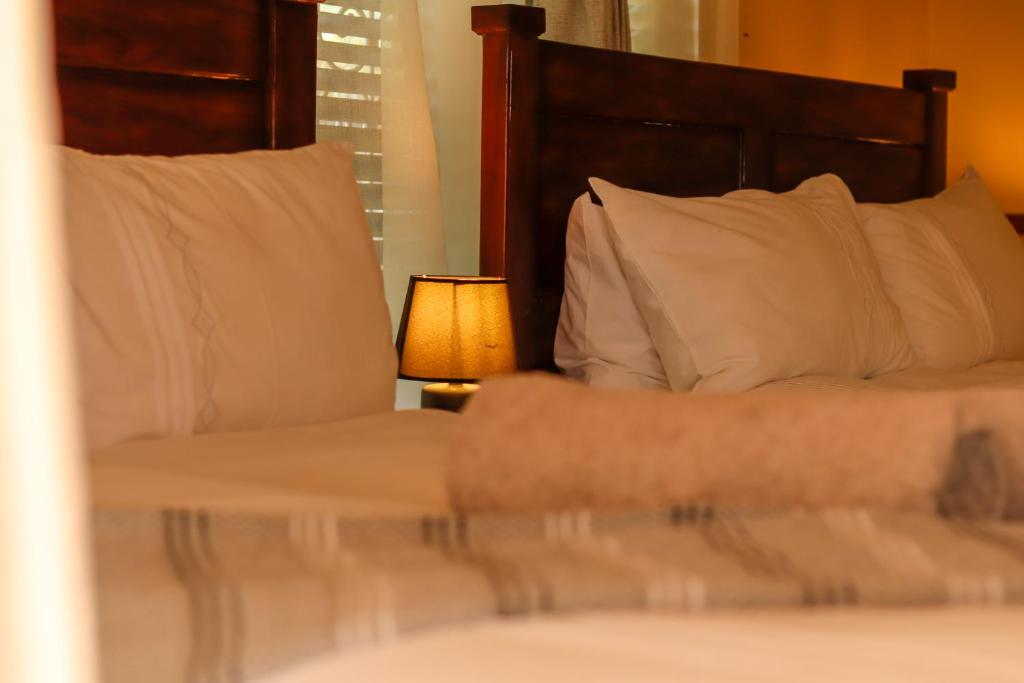Room in Villa - Zambezi Family Lodge - Leopard Room photo 2
