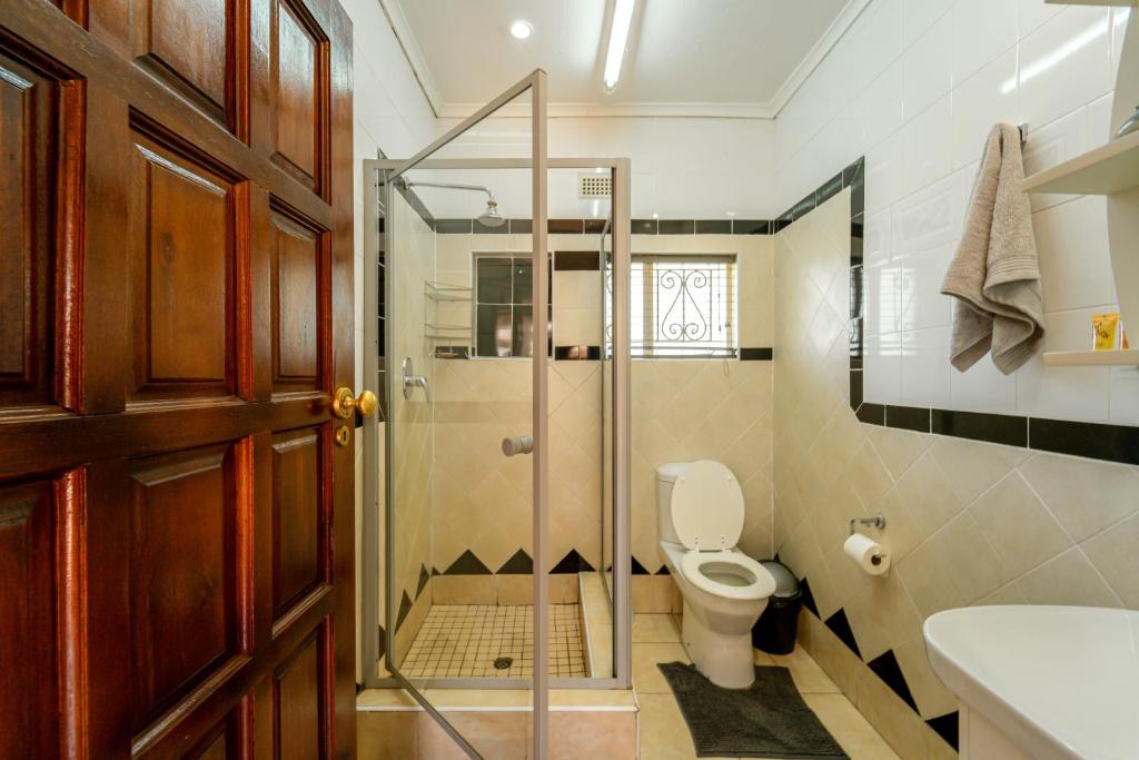 Room in Villa - Zambezi Family Lodge - Leopard Room photo 4