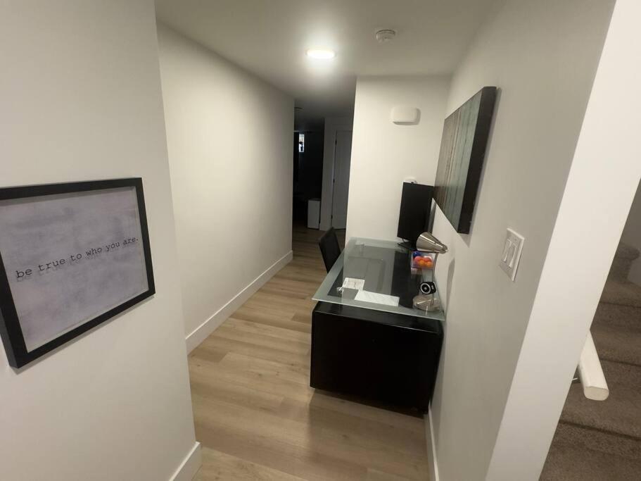 Cozy Apartment close to Airport photo 4
