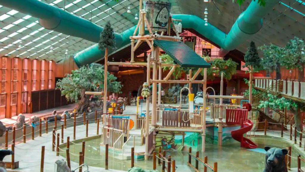 2BR Westgate Resort Sleeps 10 - Smoky Mtn Condo with Free Water Park photo 3