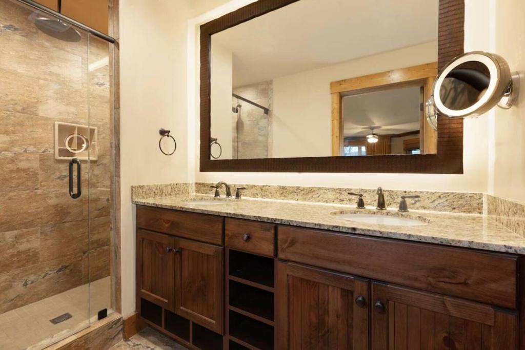 2BR Westgate Resort Sleeps 10 - Smoky Mtn Condo with Free Water Park photo 4