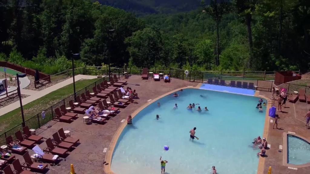 2BR Westgate Resort Sleeps 10 - Smoky Mtn Condo with Free Water Park photo 1