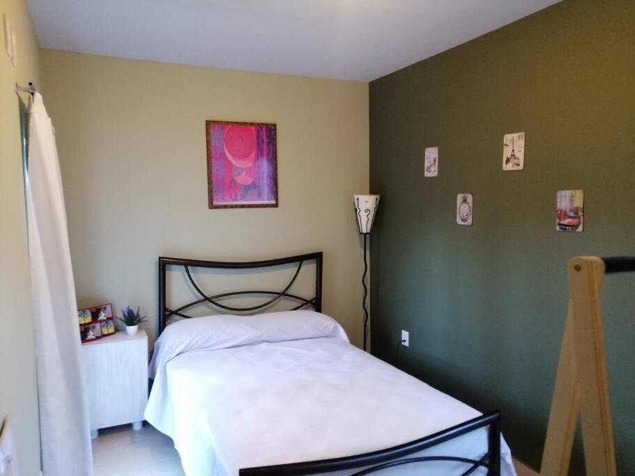 New house in historic center, close to amenities. photo 4