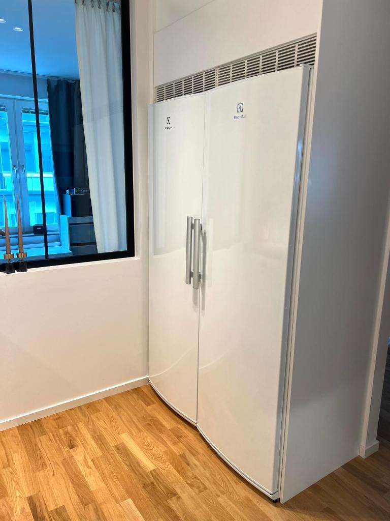 Newly produced and bright apartment close to metro photo 4