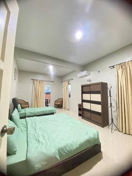 Waterfront Bungalow with Private Pool photo 4