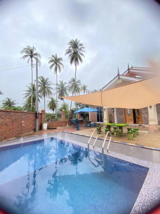 Waterfront Bungalow with Private Pool