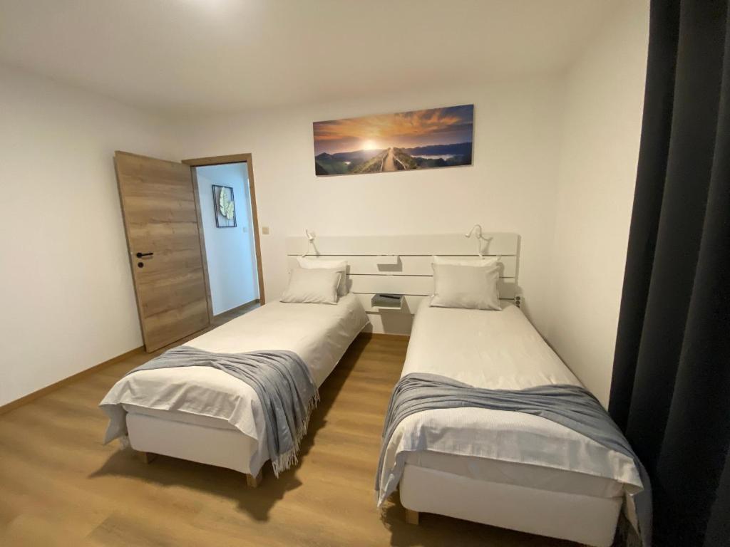 012-Superbe étage spacieux avec balcon extérieur netflix gratuit photo 2