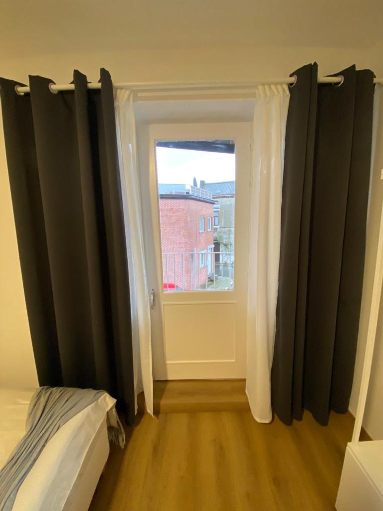 012-Superbe étage spacieux avec balcon extérieur netflix gratuit photo 4