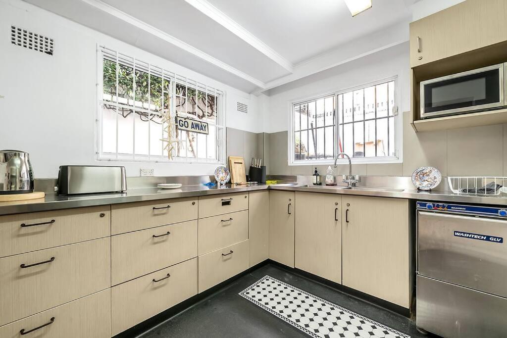 5 Bedroom Victorian Terrace in a Fab Location photo 3