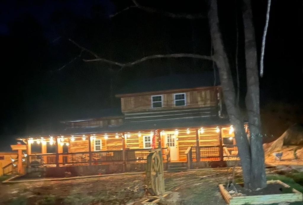Jewel Branch Cabin image