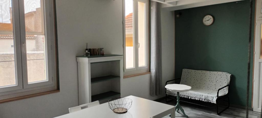 Maison de ville - vue sur la Sainte Baume photo 1