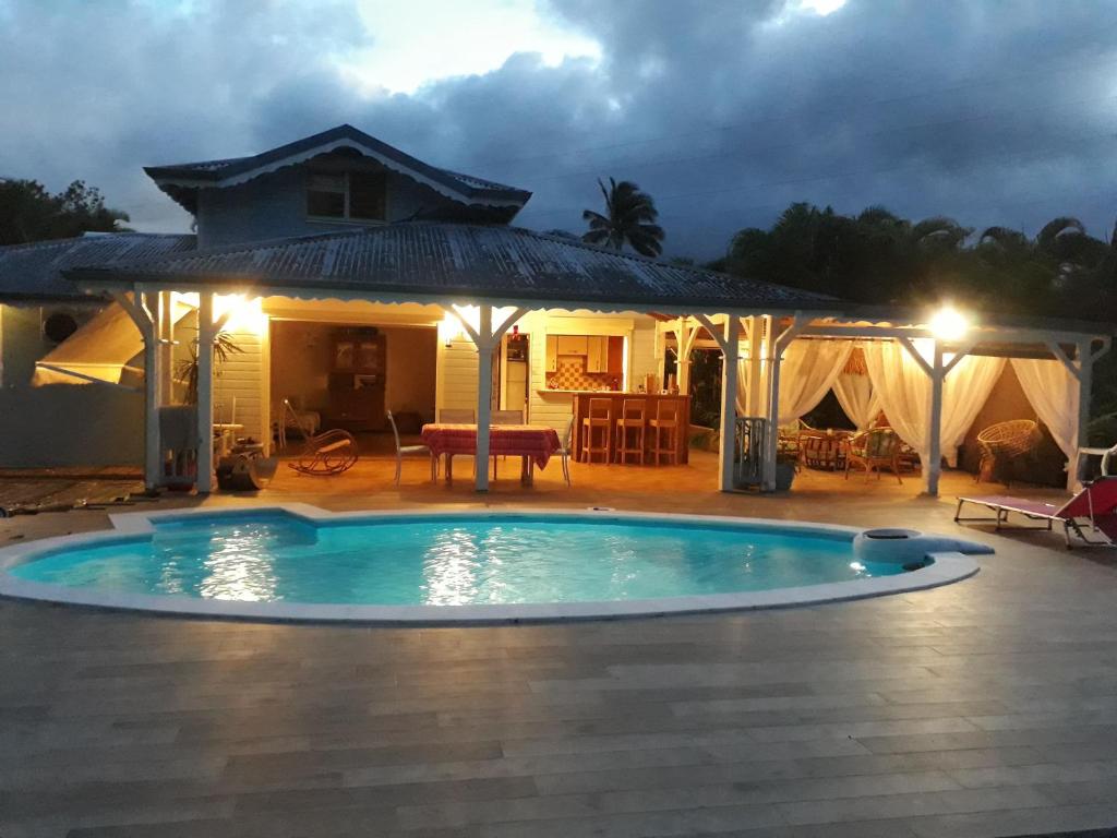 Gîte Kaz à Topaze, piscine, jardin tropical photo 4