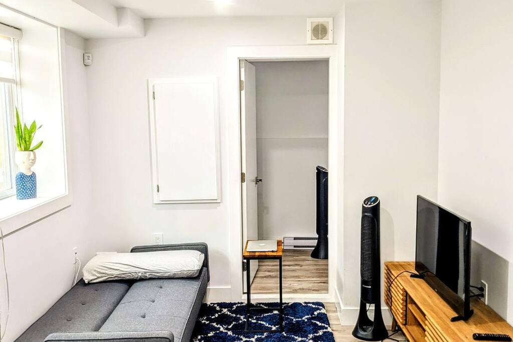 ENTIRE Garden Apt-Private Parking+Central Location photo 2