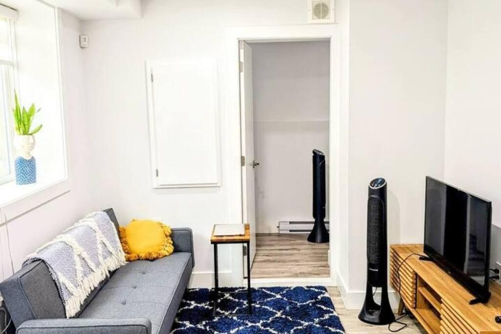 ENTIRE Garden Apt-Private Parking+Central Location photo 1