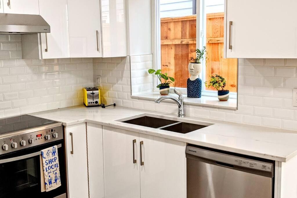 ENTIRE Garden Apt-Private Parking+Central Location photo 4