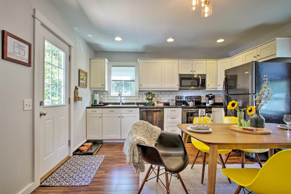 The Nook, boutique Galena cottage photo 3