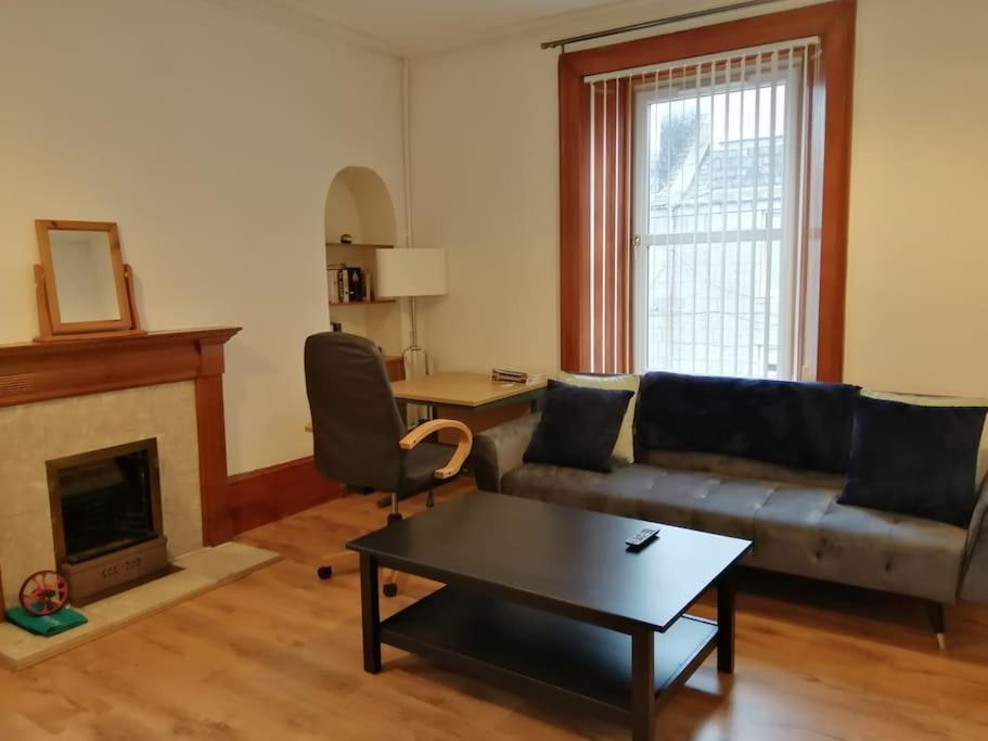 Stylish one bed flat with private parking