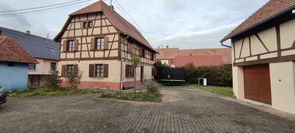 Grande Maison Familiale dans village alsacien, cour, jardin, proche route du vin, Europapark, Haut Koenigsbourg, Sélestat