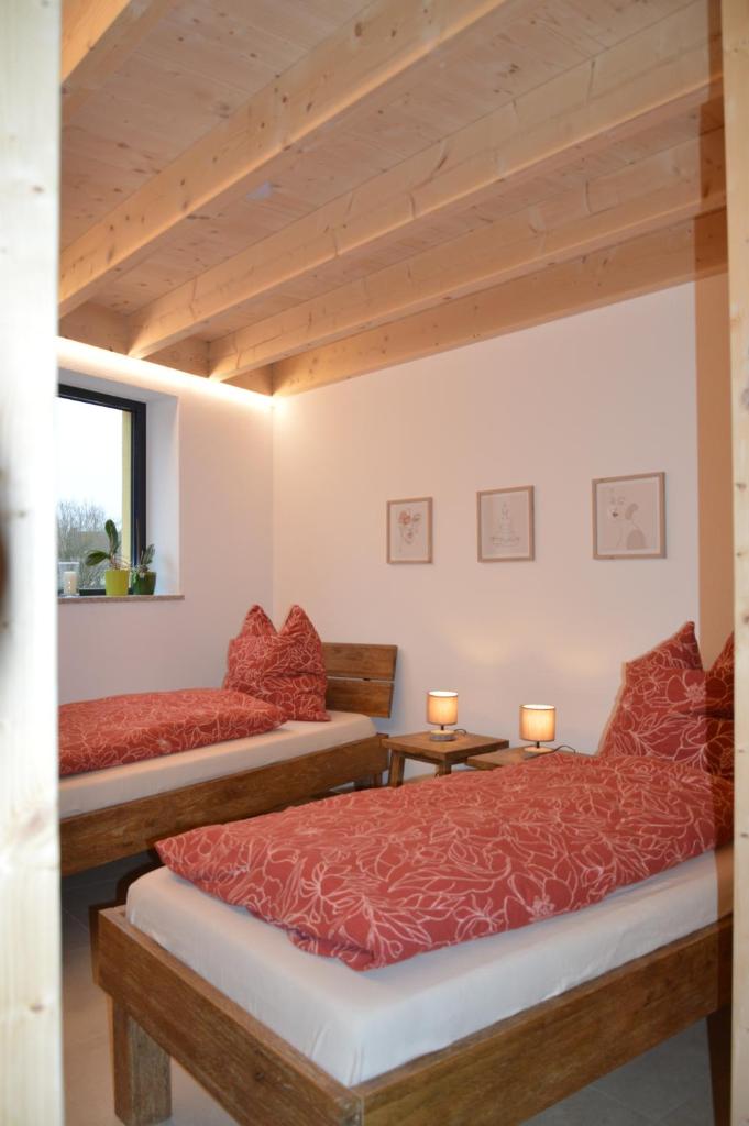 Ferienwohnung, 1-Zimmer, 1-3 Personen, 31 qm, mit Balkon, in ruhige Lage, direkt an der Aach photo 2