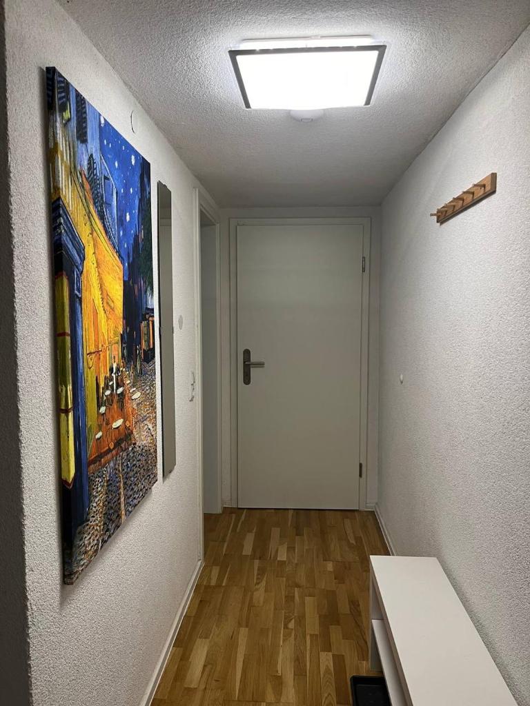 Modernes Studio mit separater Küche photo 1