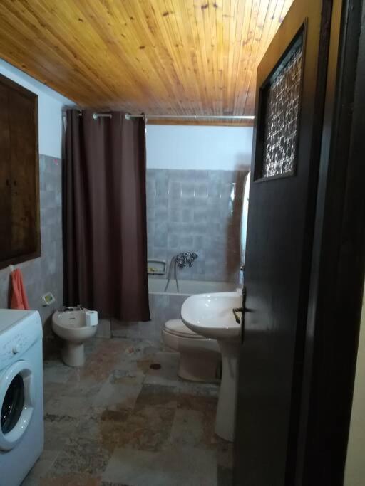 Παραδοσιακό σπίτι με σοφίτα. photo 1