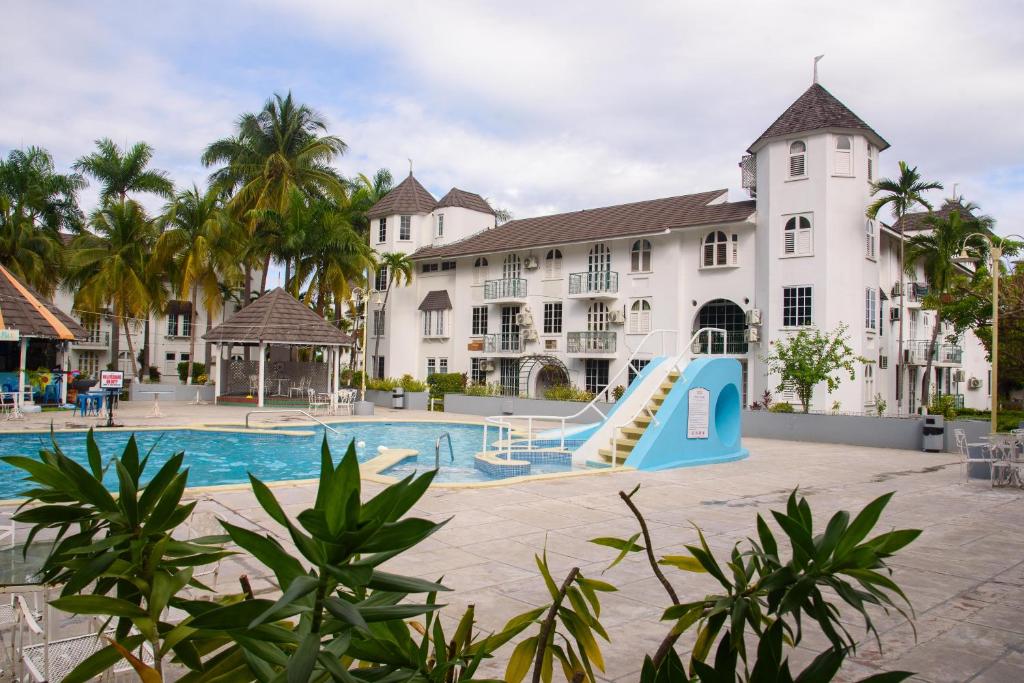Czar's Oasis Apt B27 @ Ocho Rios