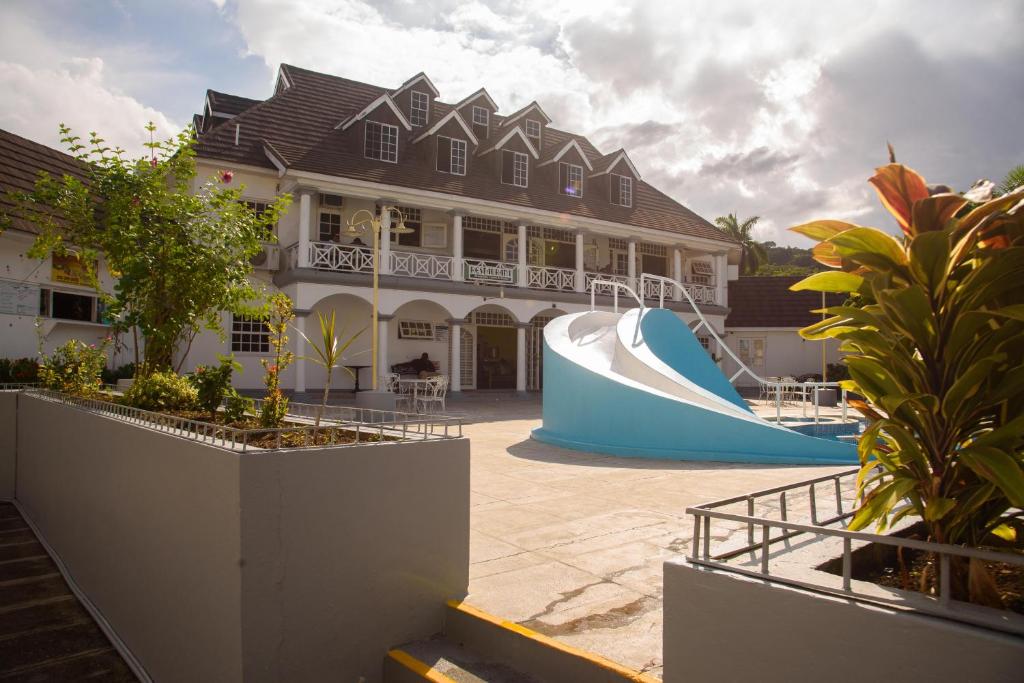 Czar's Oasis Apt B27 @ Ocho Rios photo 4