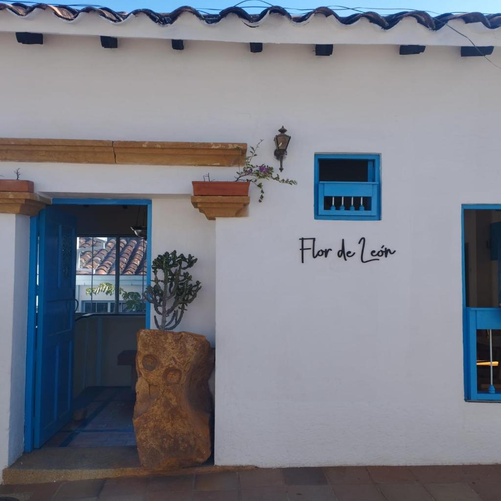 Flor de León Café - Hostal photo 4