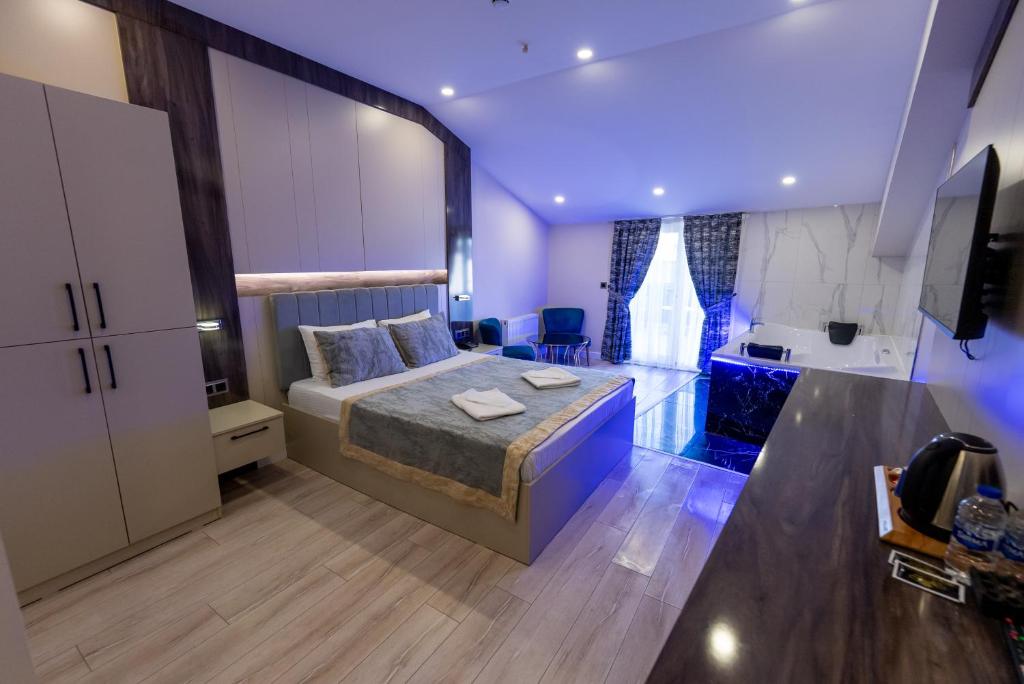 Meros Hotel Room Type - Deluxe Double Room with Balcony