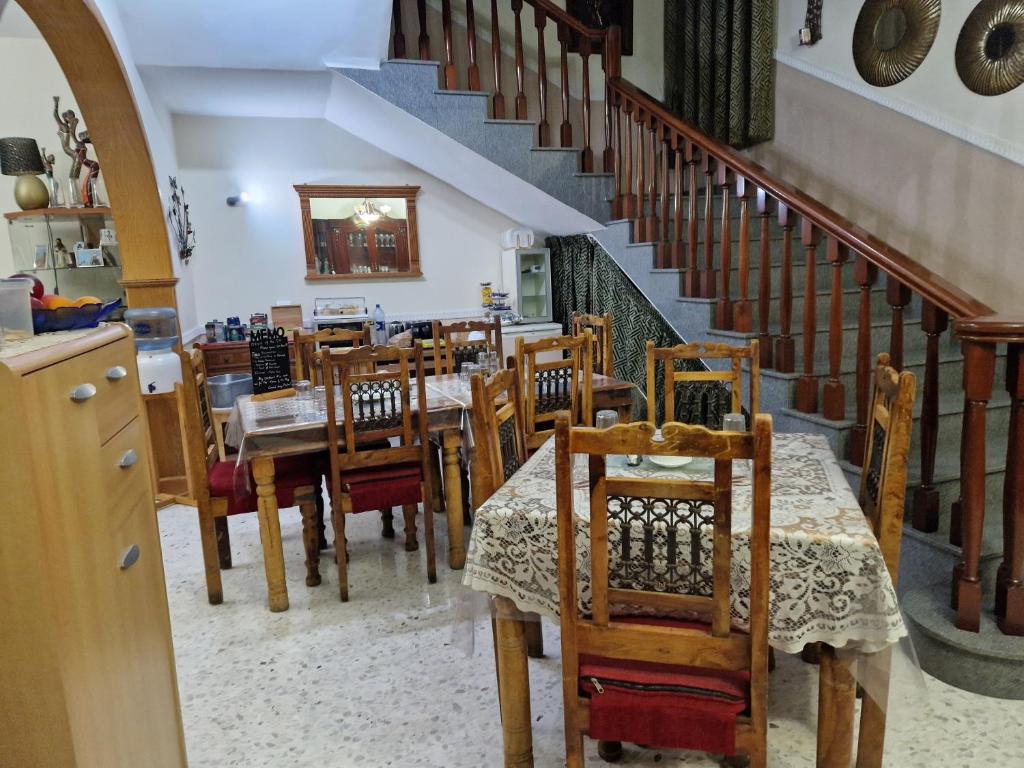 Saracini's Homestay - 156, Emerald photo 2