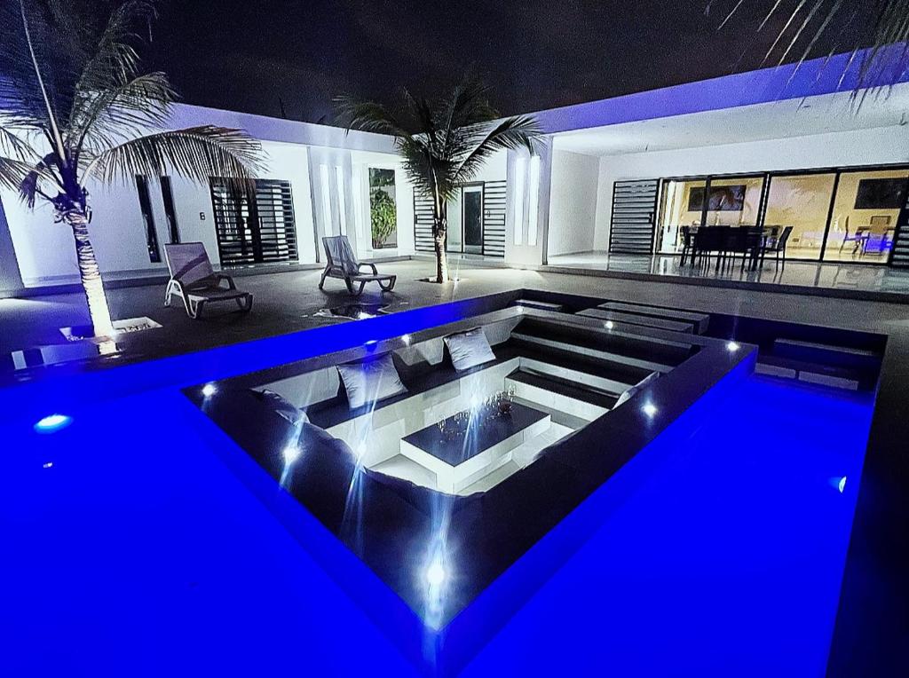 Luxury Villa photo 1
