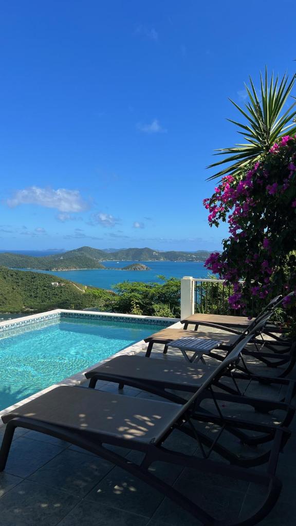 COCONUT BREEZE VILLA: MESMERIZING VIEWS, COOLING TRADEWINDS photo 2