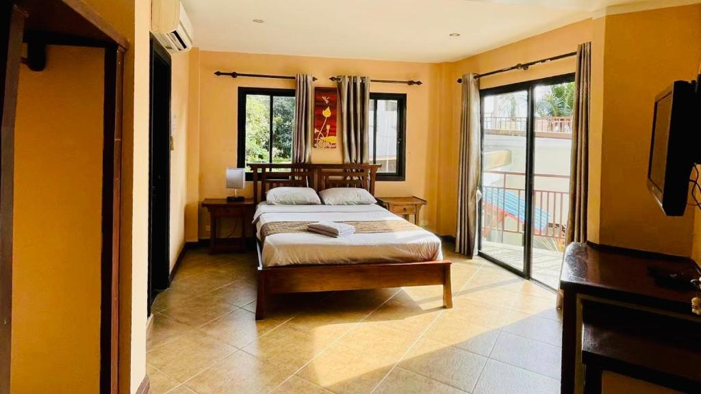 Sojourn 6 bedroom villa near Full Moon Beach photo 2