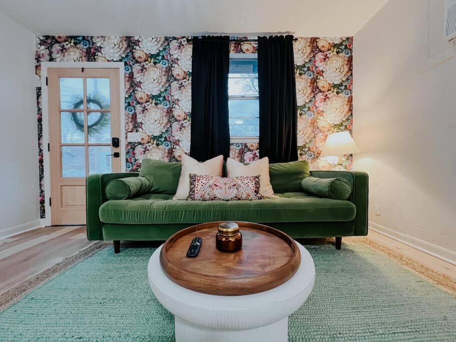 Dreami Stays East Nashville - 2BR Retreat with Cozy Patio and Mini Golf image