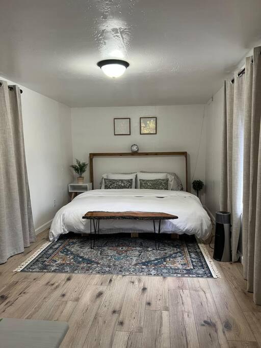 Modern Cabin, Near Snow Park, 3.5 Miles to SNP! photo 2
